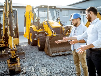 Builder,Choosing,Heavy,Machinery,For,Construction,With,A,Sales,Consultant